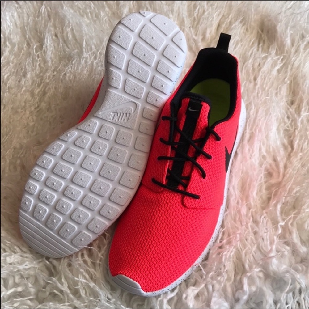 NWT Nike ID Custom Roshe One Neon Pink - Picture 7 of 8